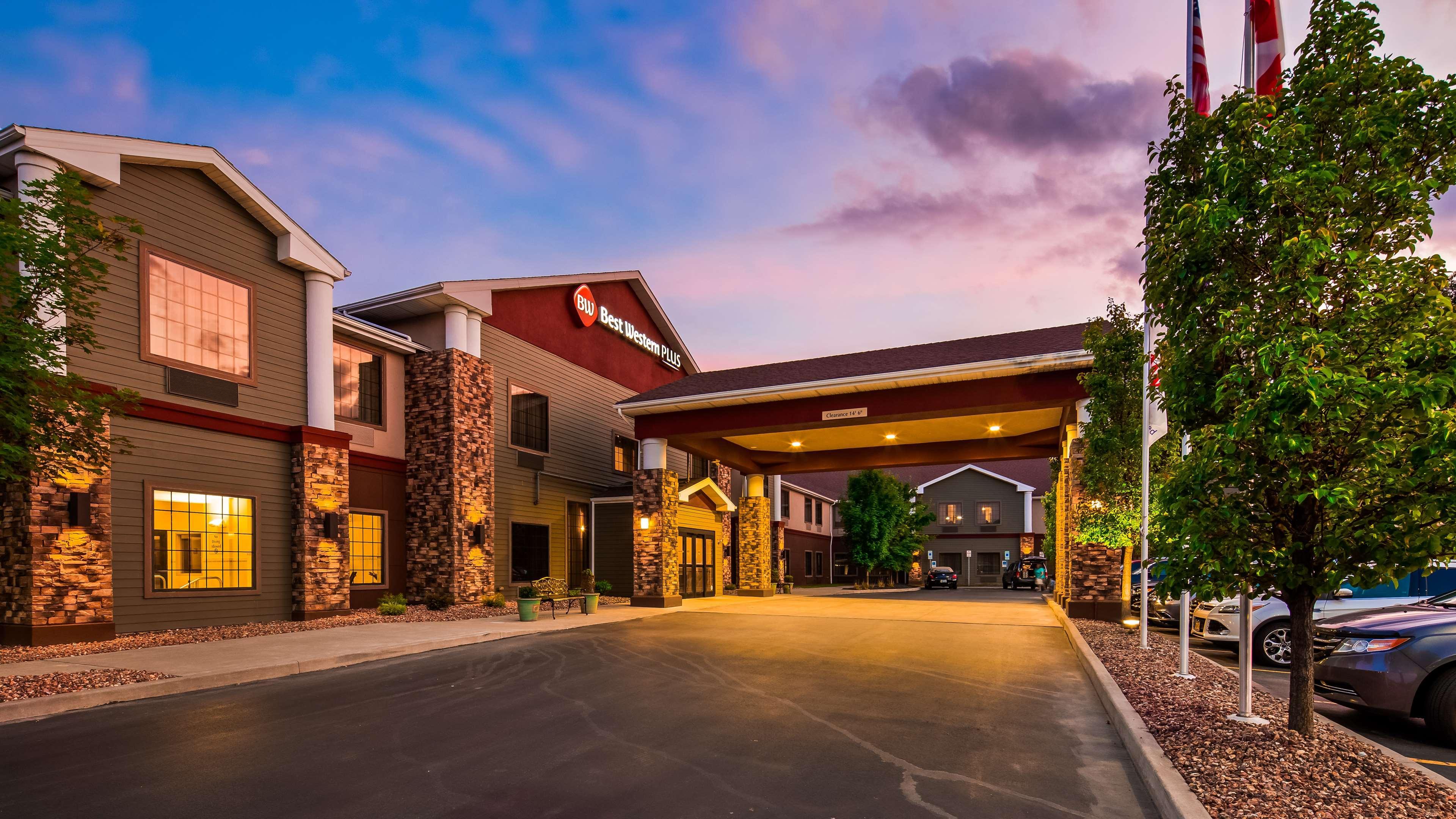Best Western Plus Victor Inn & Suites Екстериор снимка