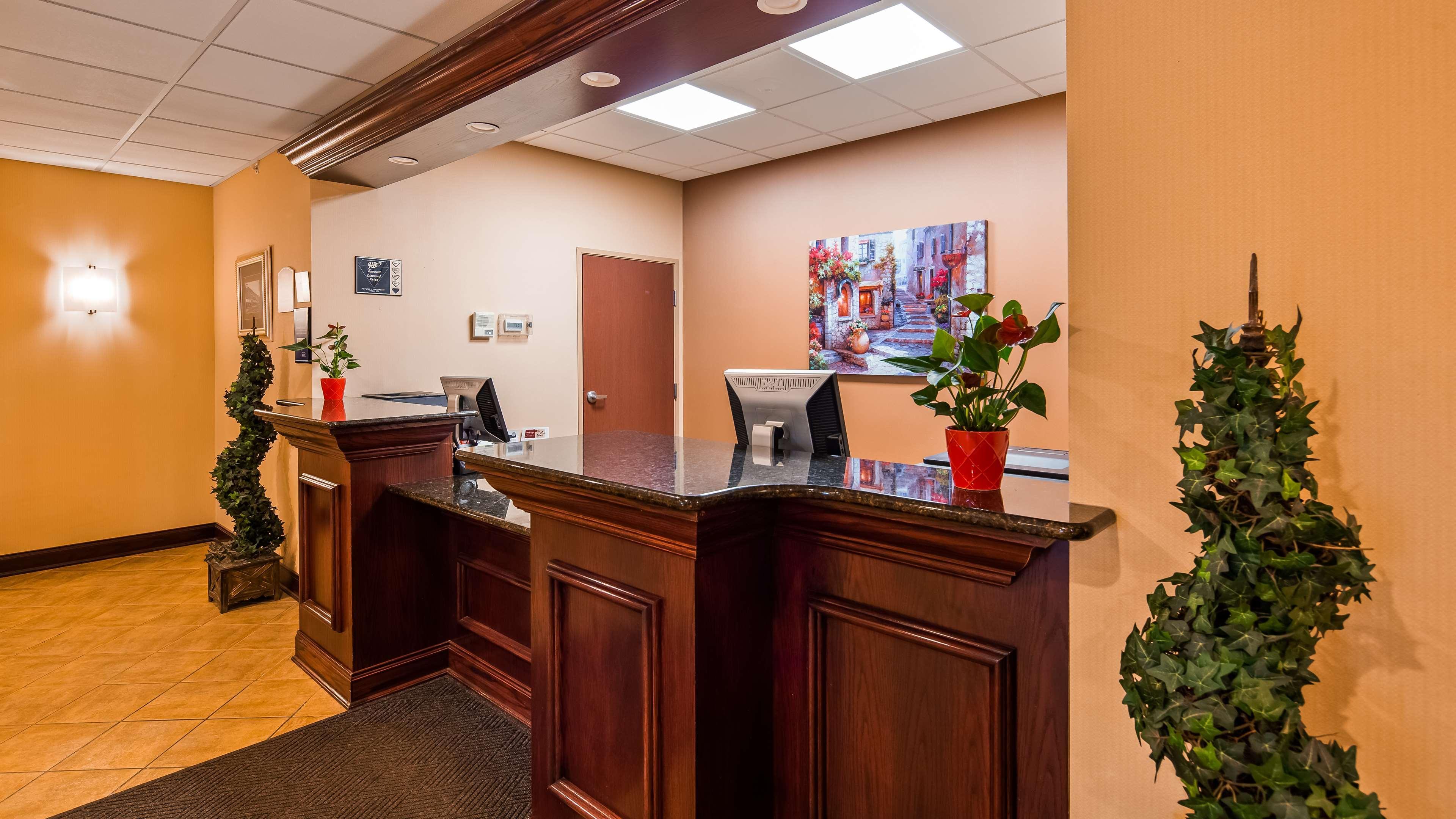 Best Western Plus Victor Inn & Suites Екстериор снимка