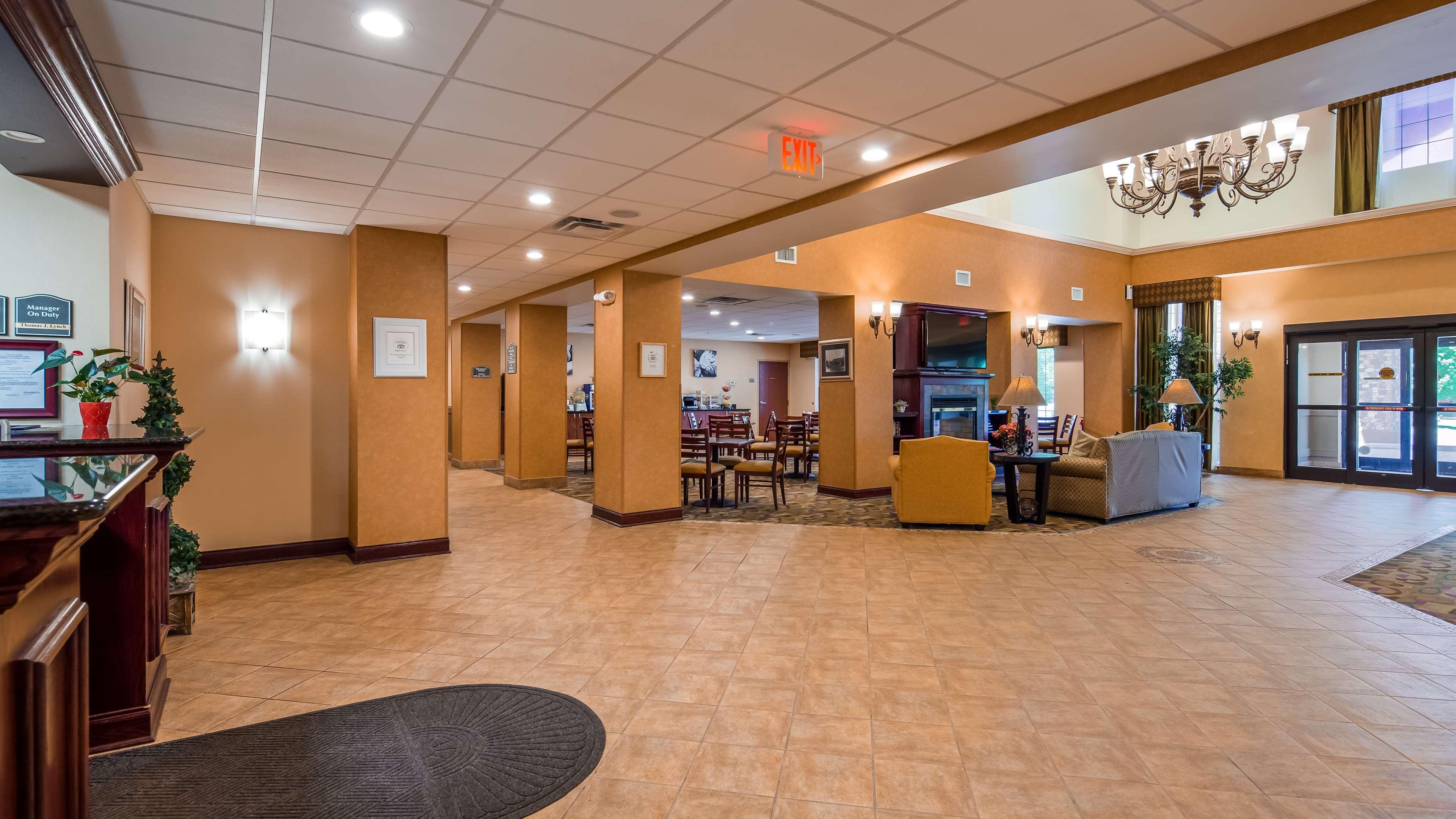 Best Western Plus Victor Inn & Suites Екстериор снимка
