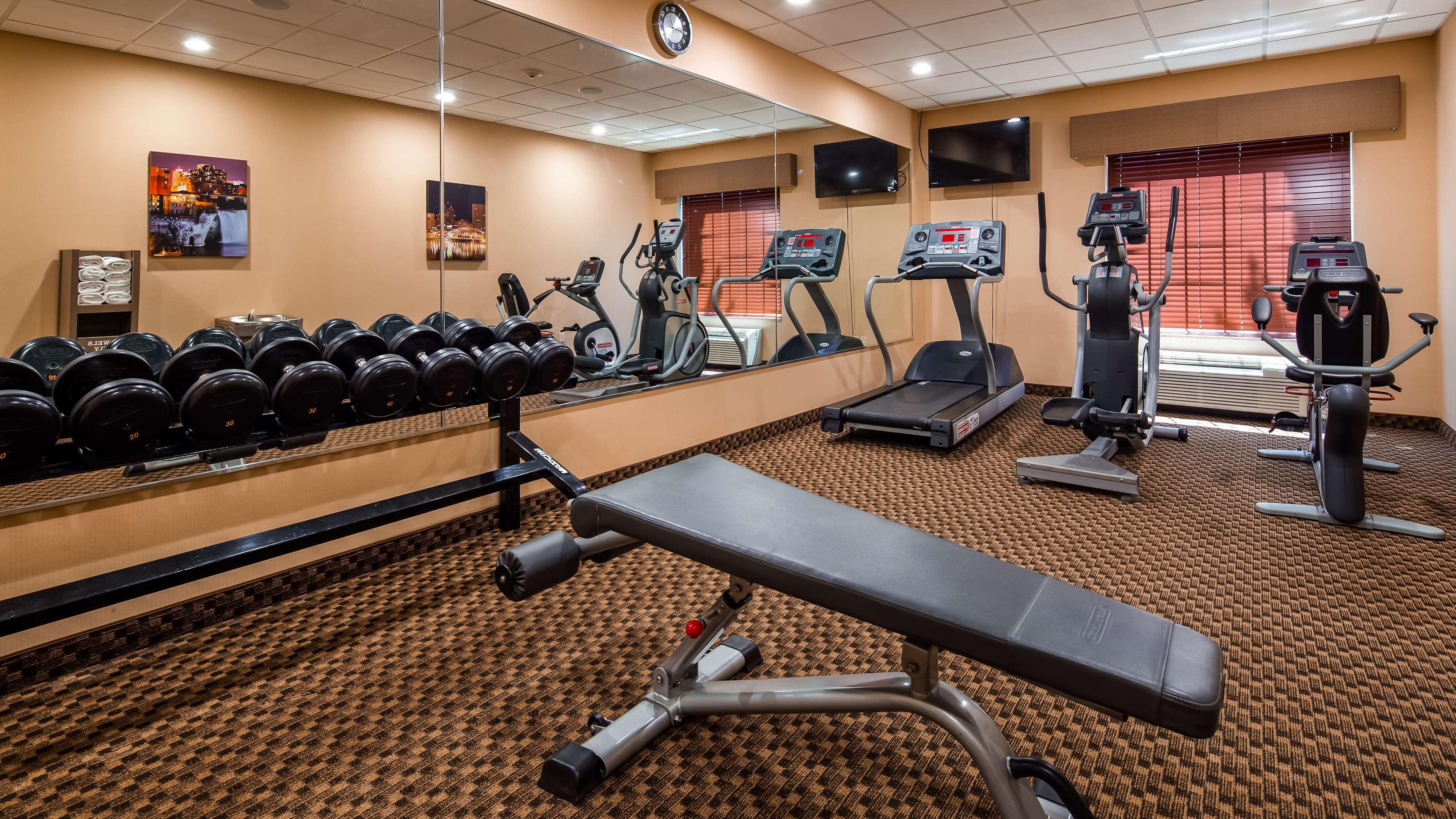 Best Western Plus Victor Inn & Suites Екстериор снимка