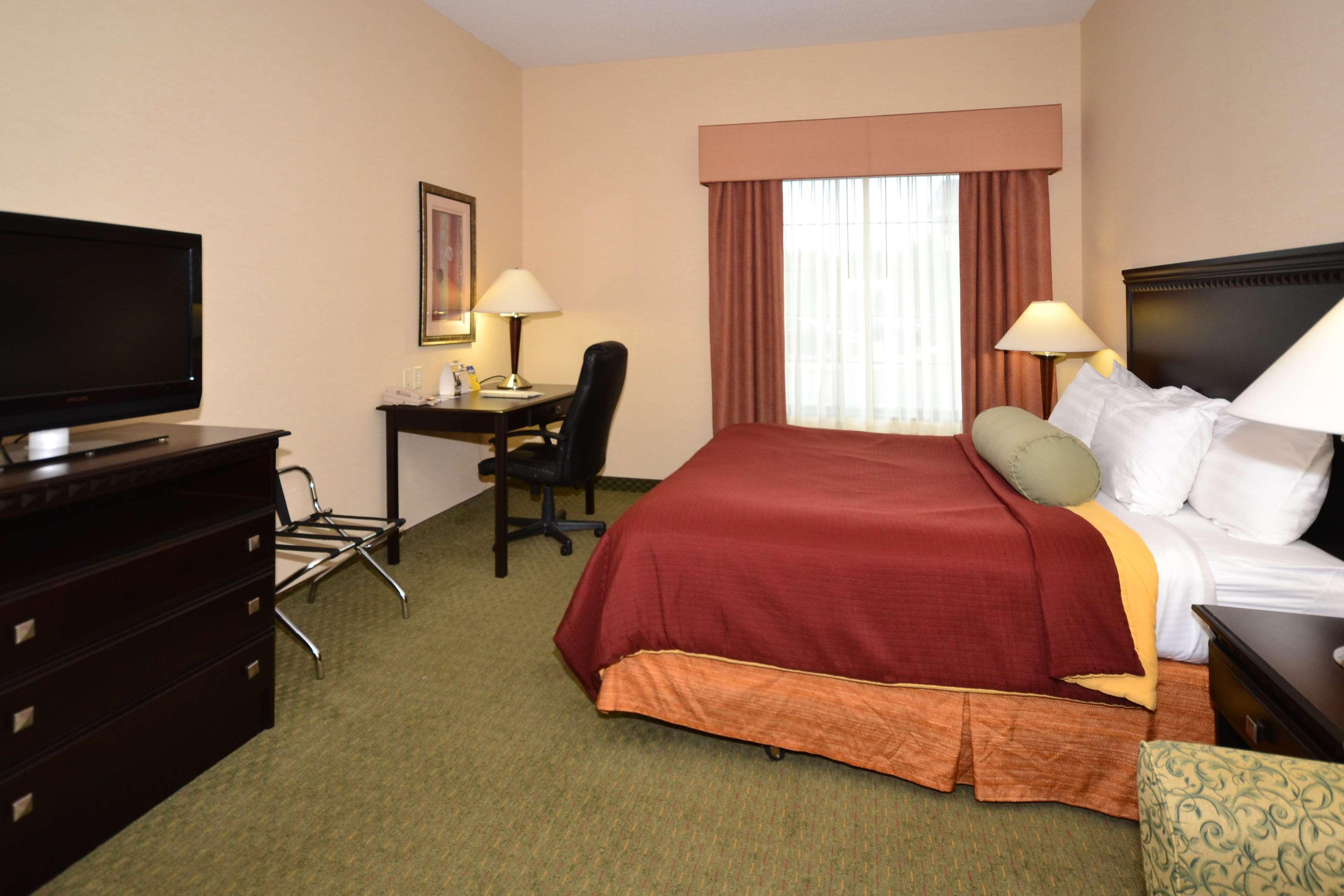 Best Western Plus Victor Inn & Suites Екстериор снимка