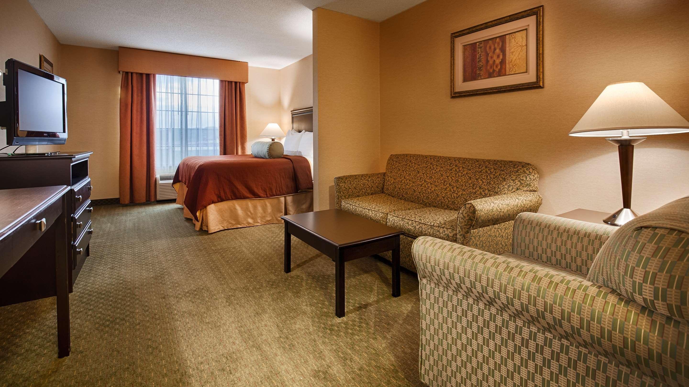 Best Western Plus Victor Inn & Suites Екстериор снимка