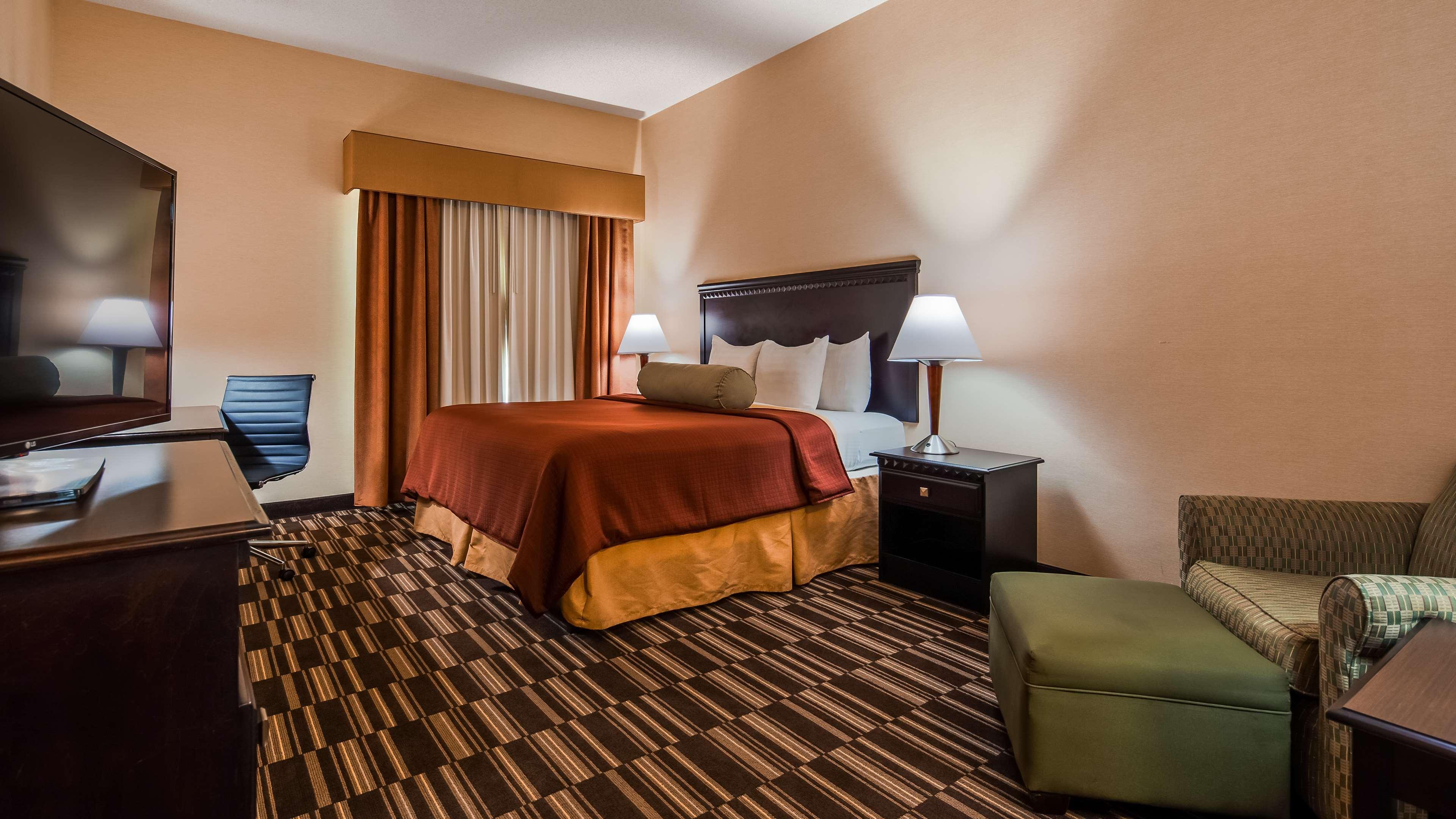 Best Western Plus Victor Inn & Suites Екстериор снимка