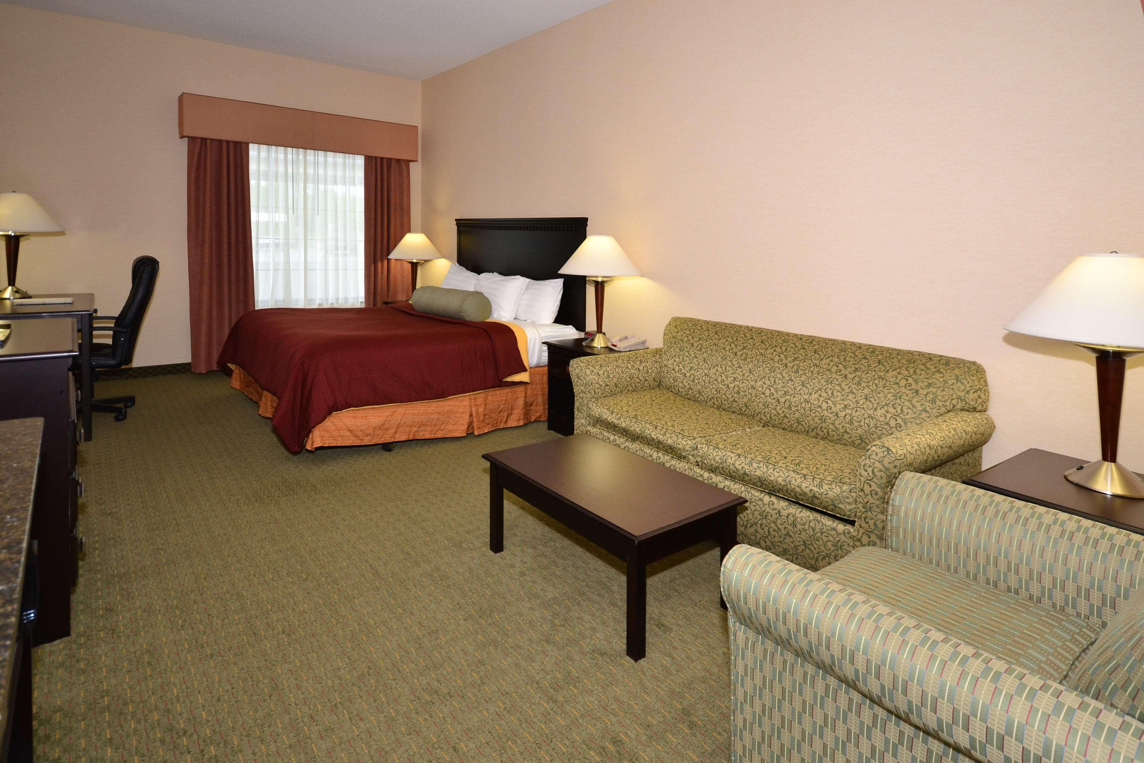 Best Western Plus Victor Inn & Suites Екстериор снимка