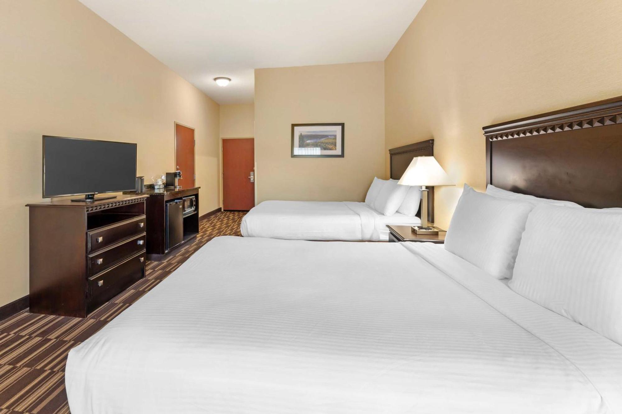 Best Western Plus Victor Inn & Suites Екстериор снимка