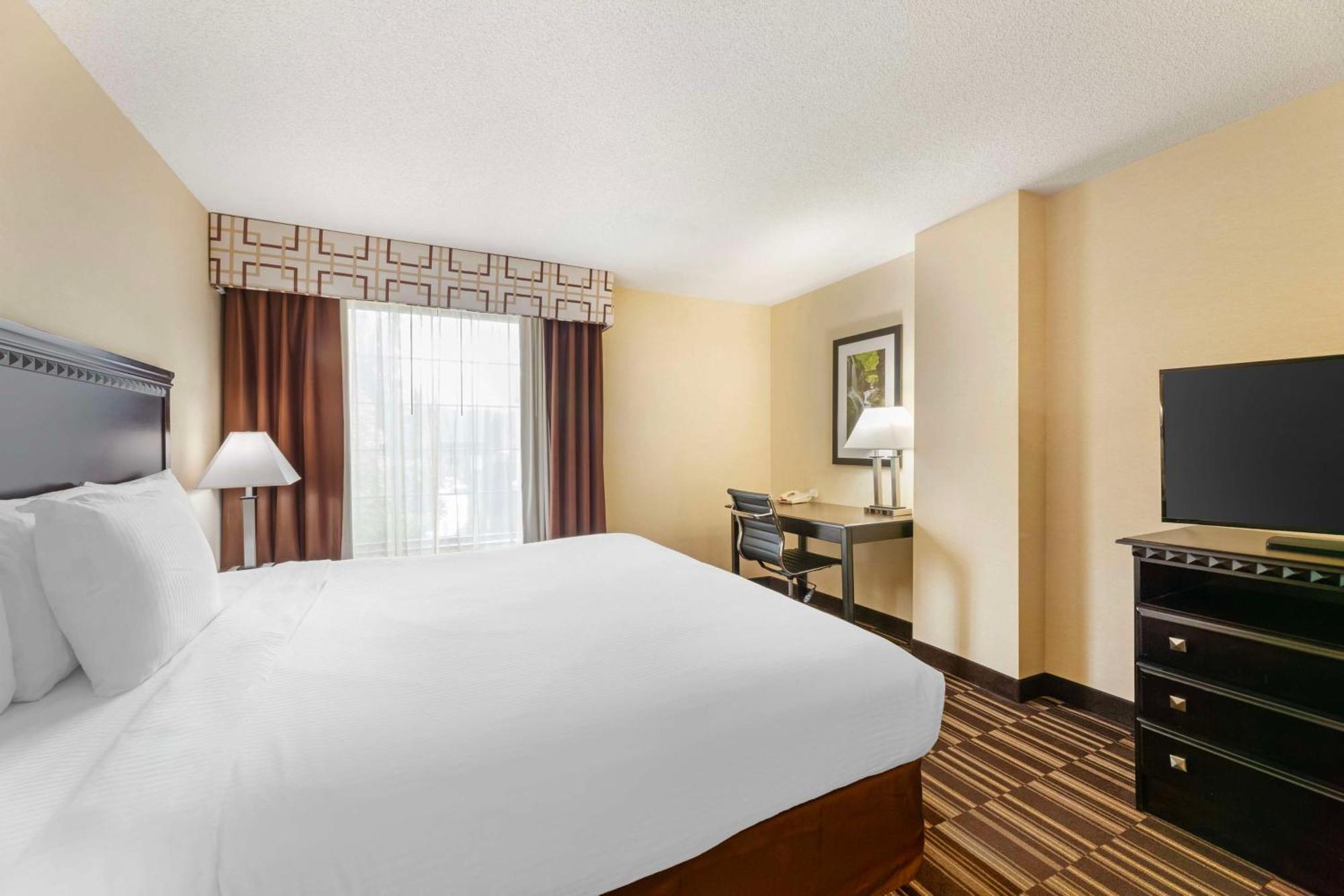 Best Western Plus Victor Inn & Suites Екстериор снимка