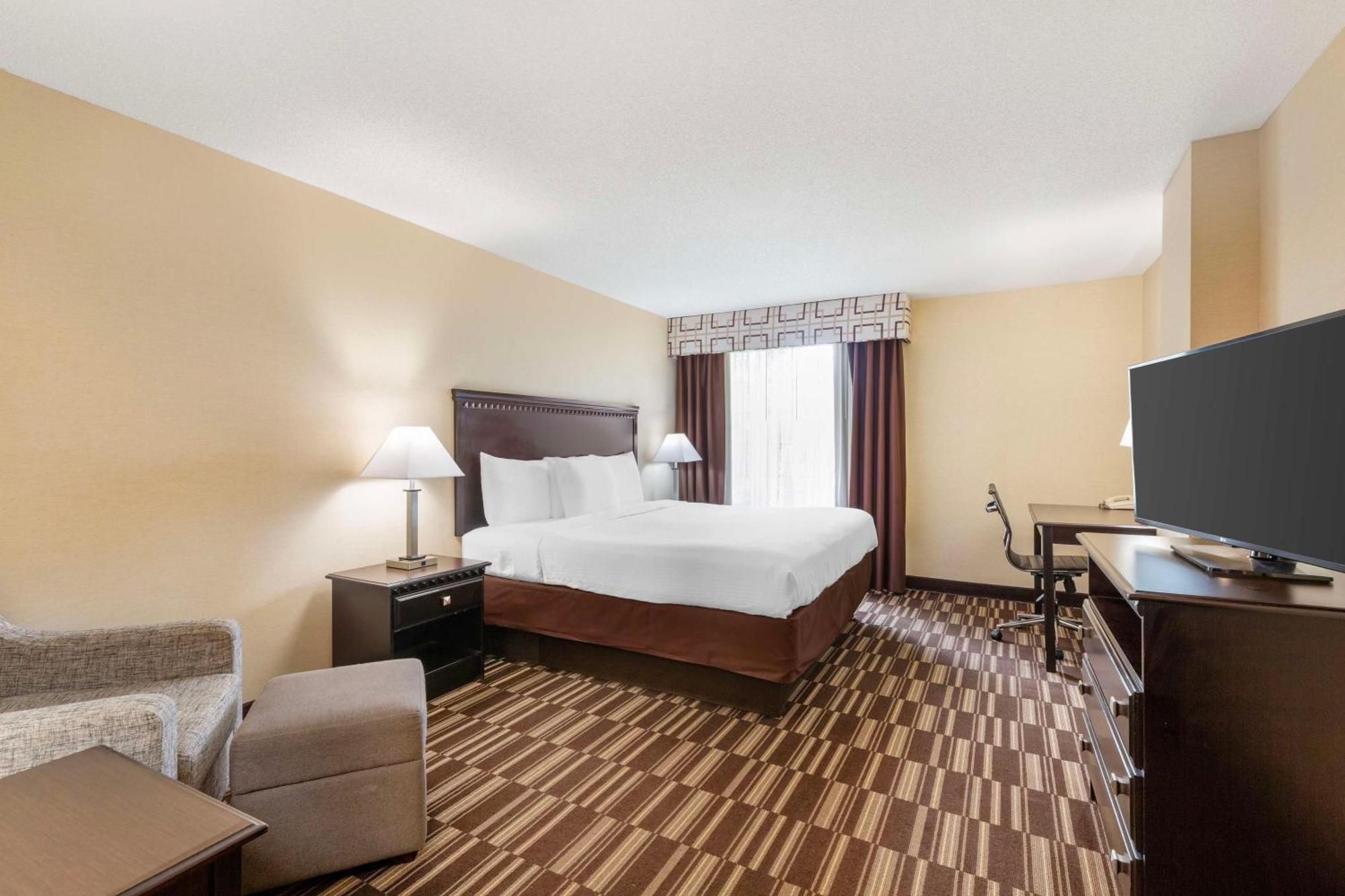 Best Western Plus Victor Inn & Suites Екстериор снимка