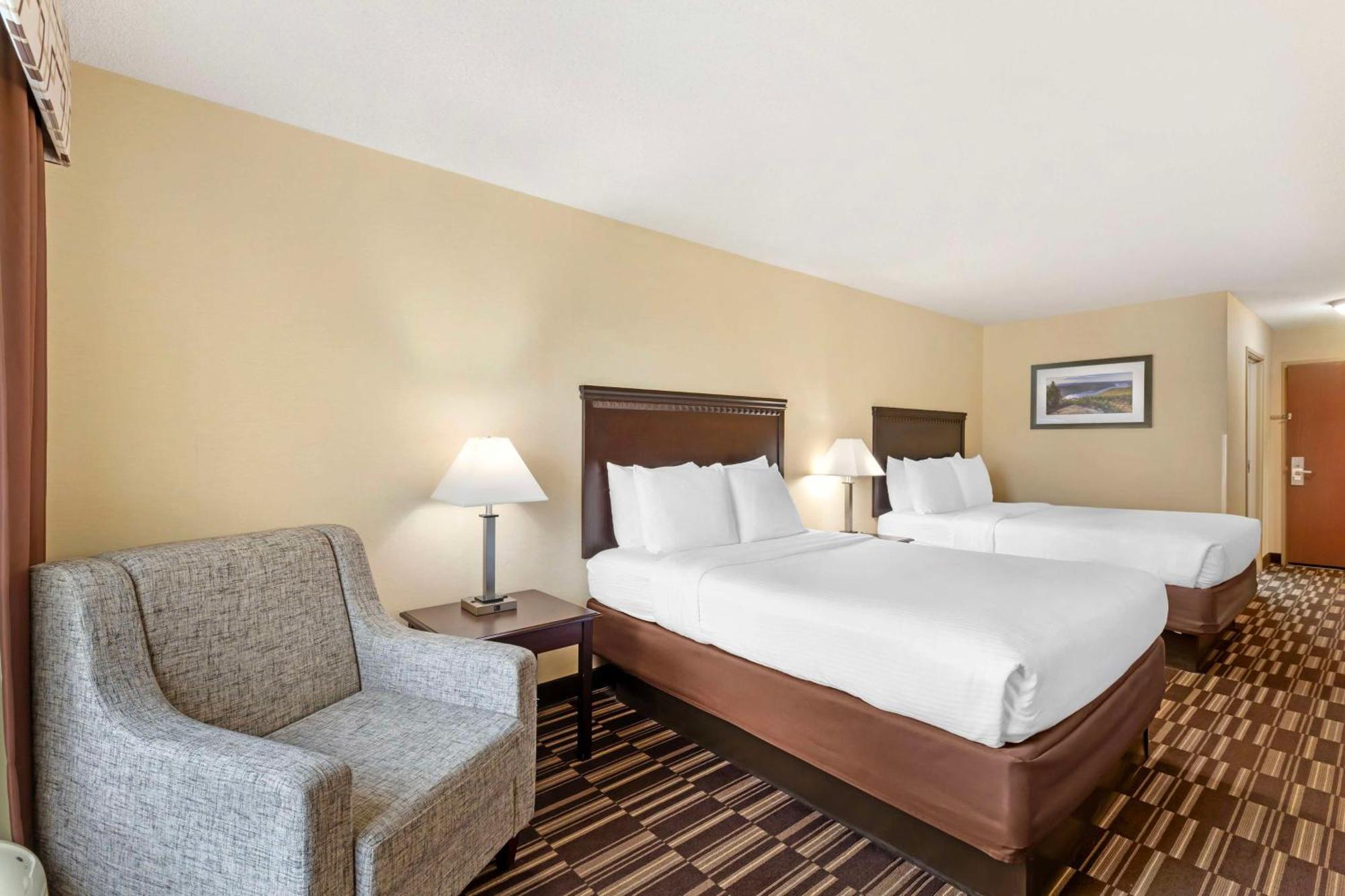 Best Western Plus Victor Inn & Suites Екстериор снимка