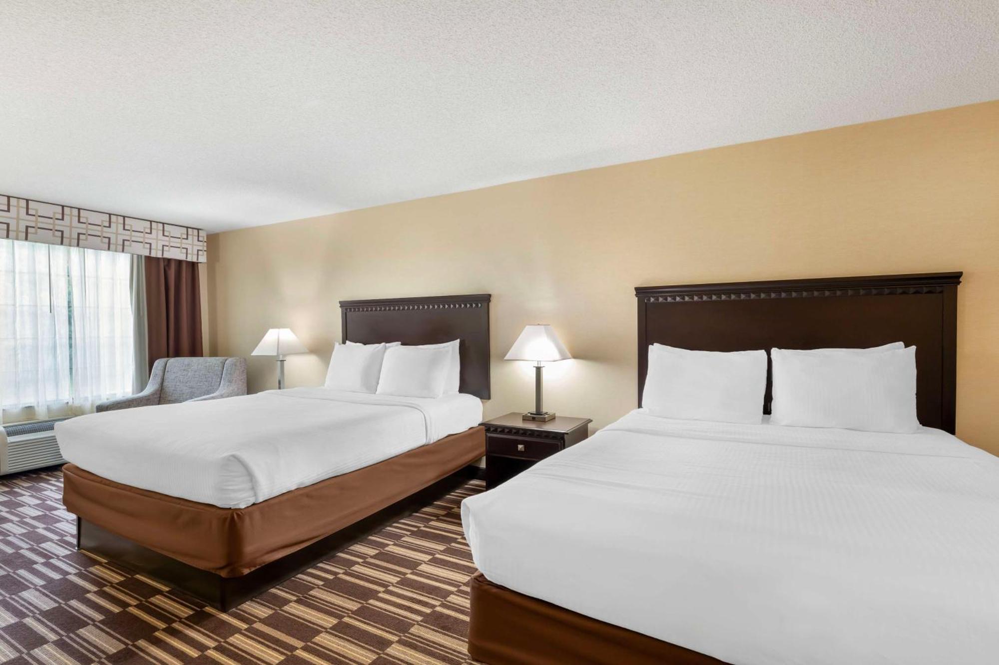 Best Western Plus Victor Inn & Suites Екстериор снимка