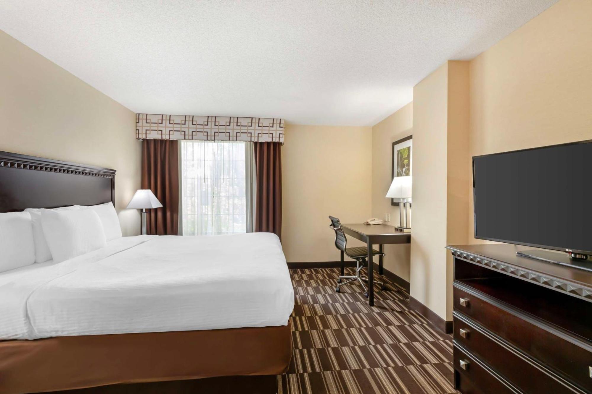 Best Western Plus Victor Inn & Suites Екстериор снимка