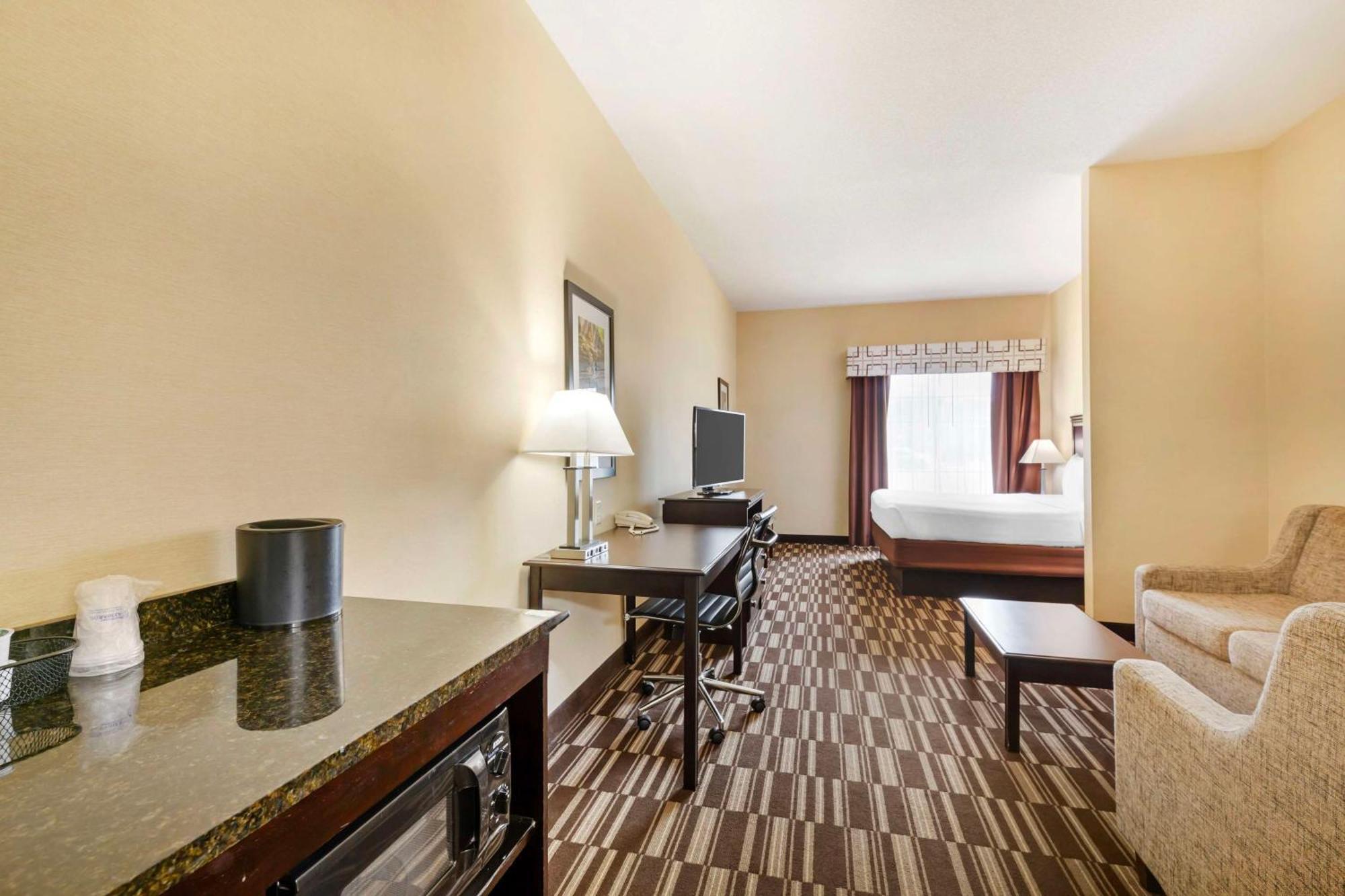 Best Western Plus Victor Inn & Suites Екстериор снимка
