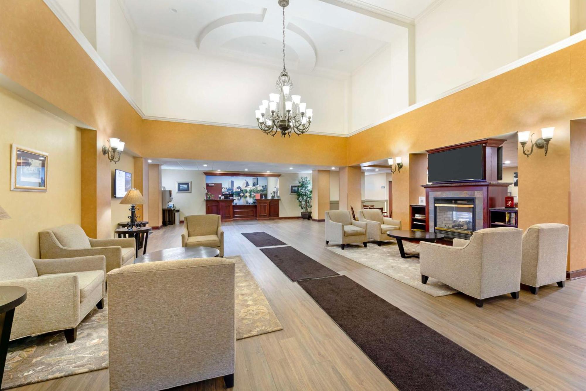 Best Western Plus Victor Inn & Suites Екстериор снимка