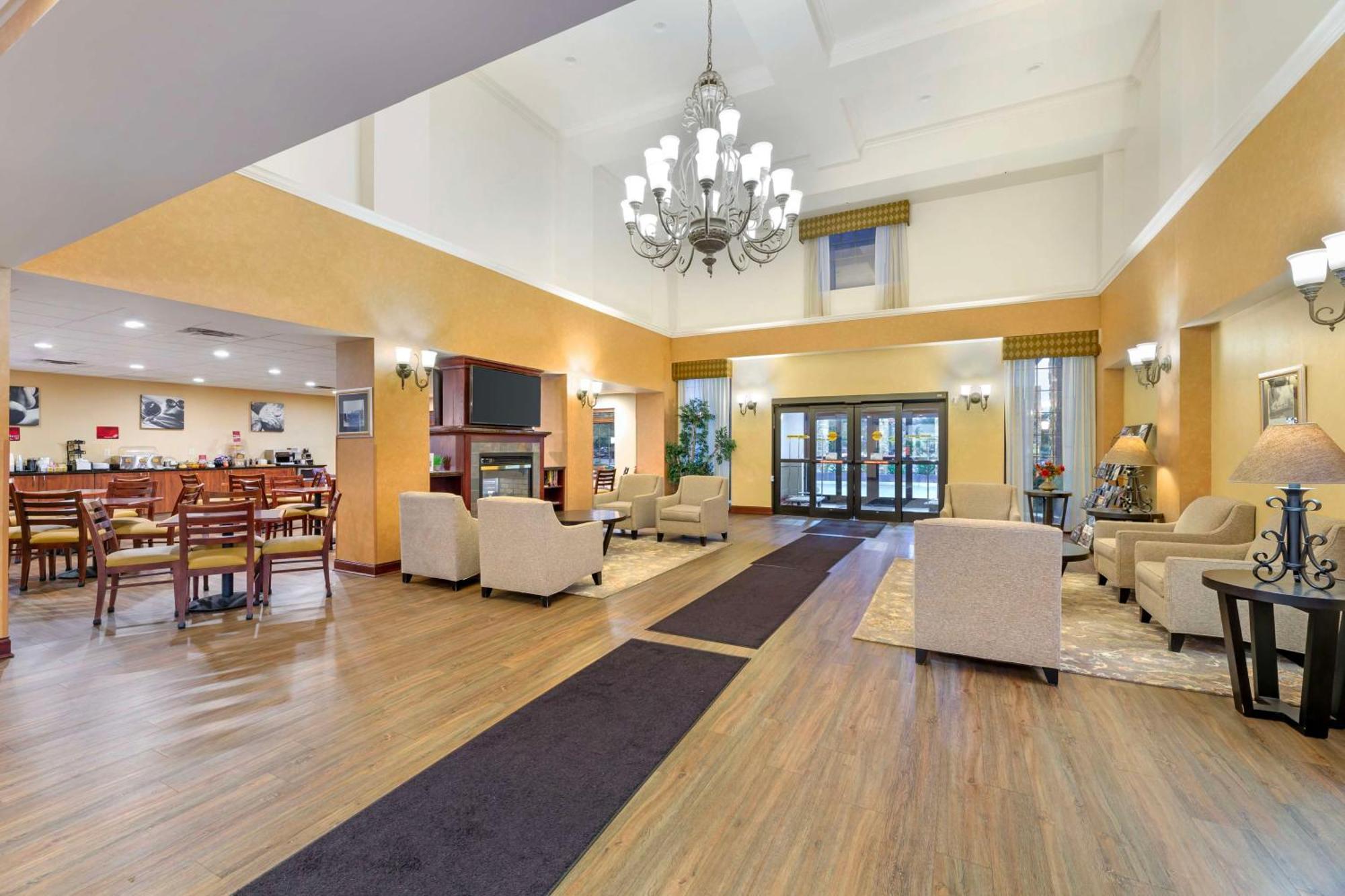 Best Western Plus Victor Inn & Suites Екстериор снимка