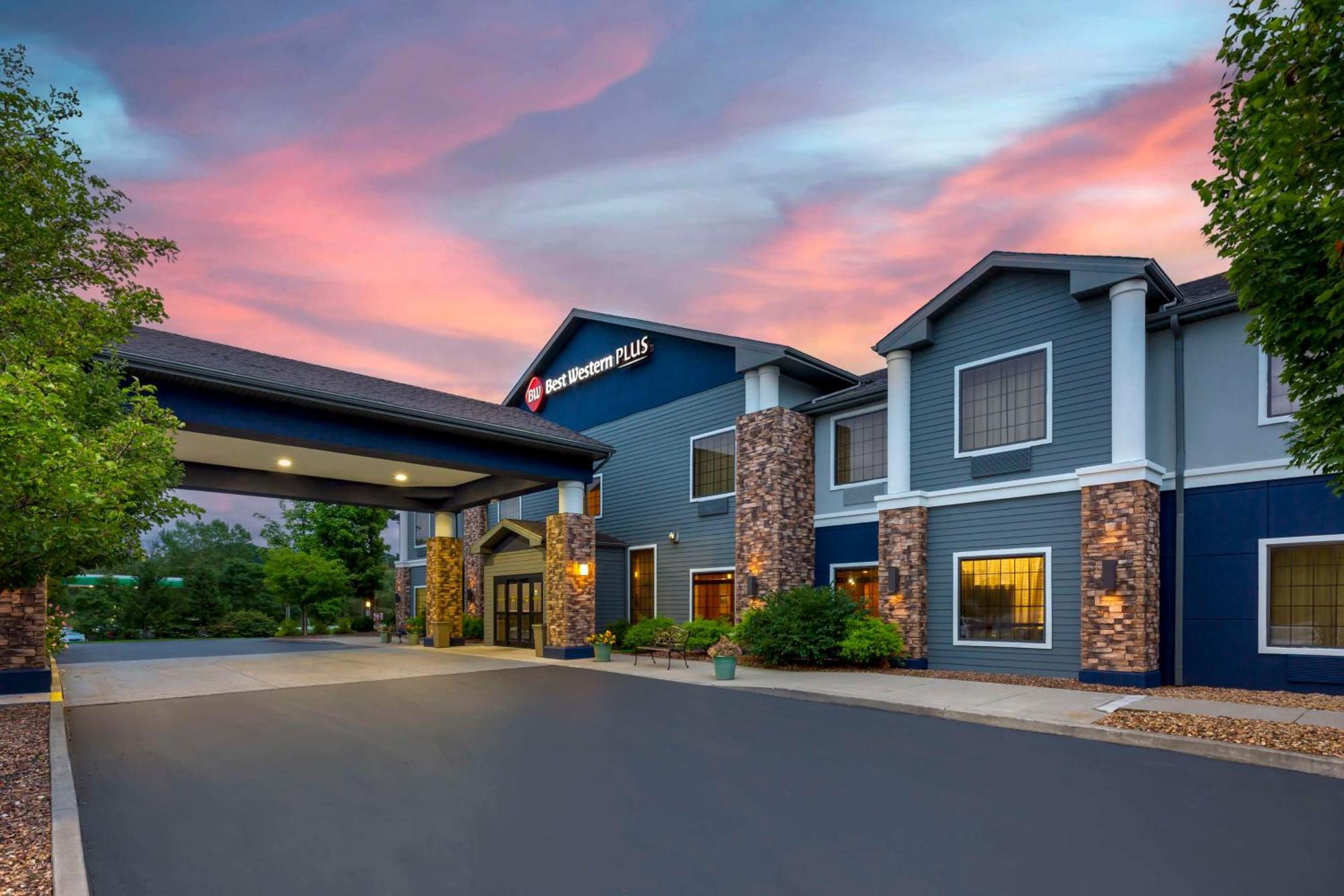 Best Western Plus Victor Inn & Suites Екстериор снимка