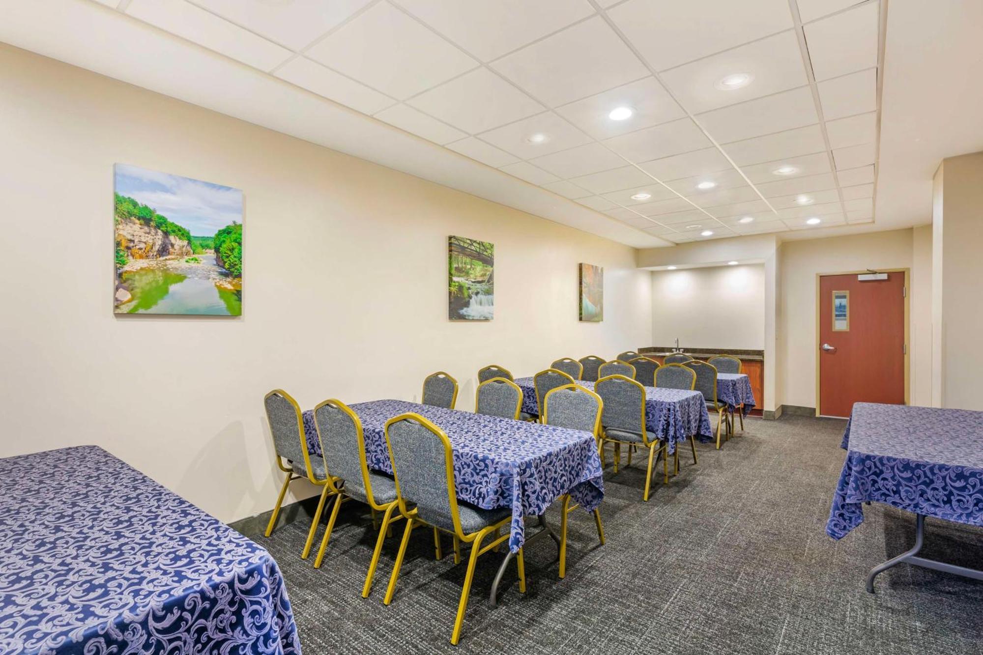 Best Western Plus Victor Inn & Suites Екстериор снимка