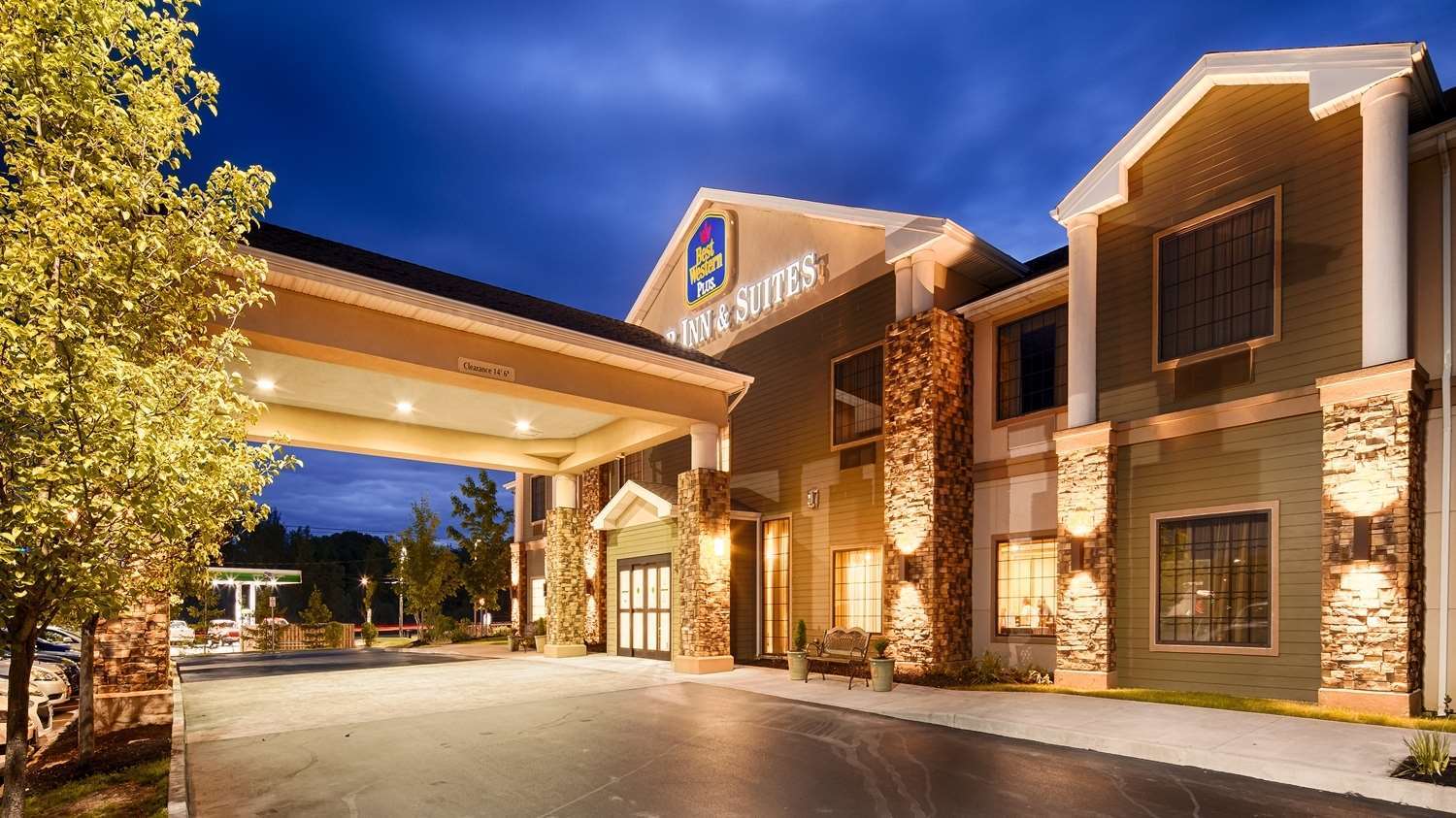 Best Western Plus Victor Inn & Suites Екстериор снимка