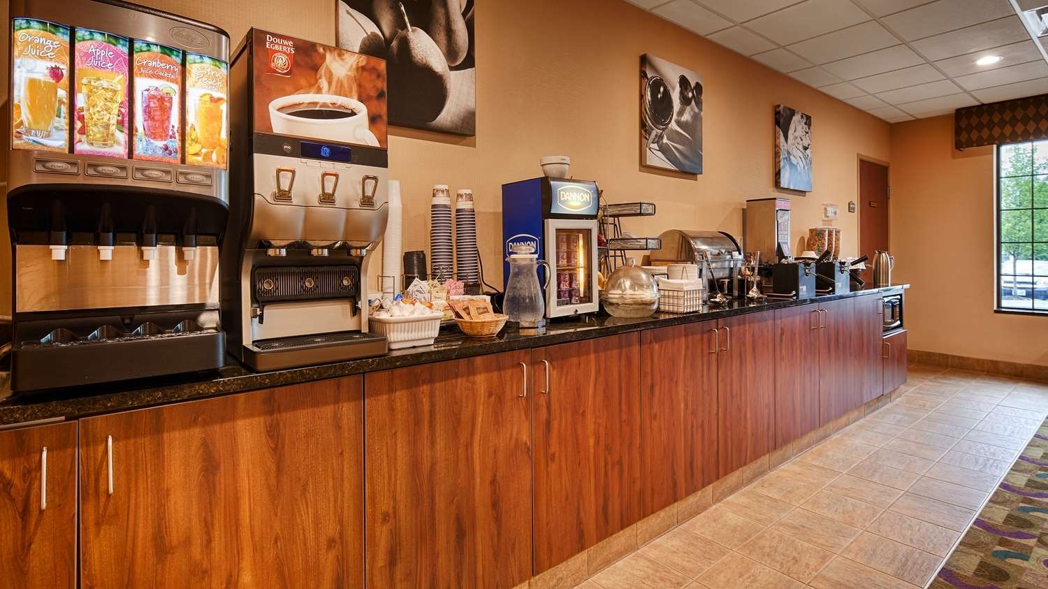 Best Western Plus Victor Inn & Suites Екстериор снимка